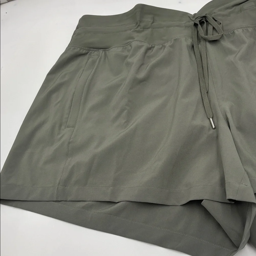 CALIA Effortless Truelight 4” Shorts in Muted Green - Picture 3 of 7